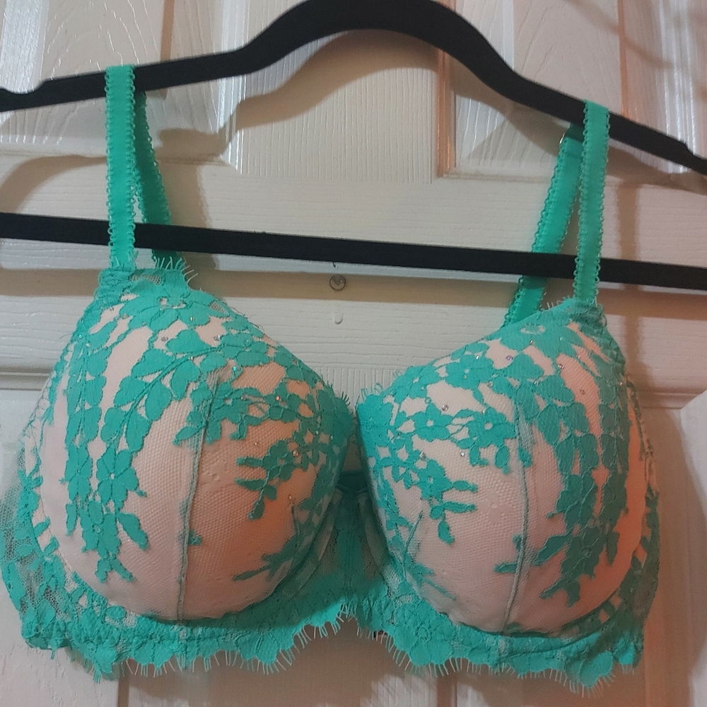 NWOT Victoria Secret demi bra!